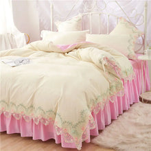 Load image into Gallery viewer, 4PCS Princess Couture Plush Cotton Candy Floral Duvet Cover Bed Set Decordovia
