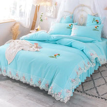 Load image into Gallery viewer, 4PCS Princess Couture Plush Cotton Candy Floral Duvet Cover Bed Set Decordovia
