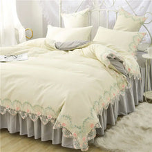 Load image into Gallery viewer, 4PCS Princess Couture Plush Cotton Candy Floral Duvet Cover Bed Set Decordovia
